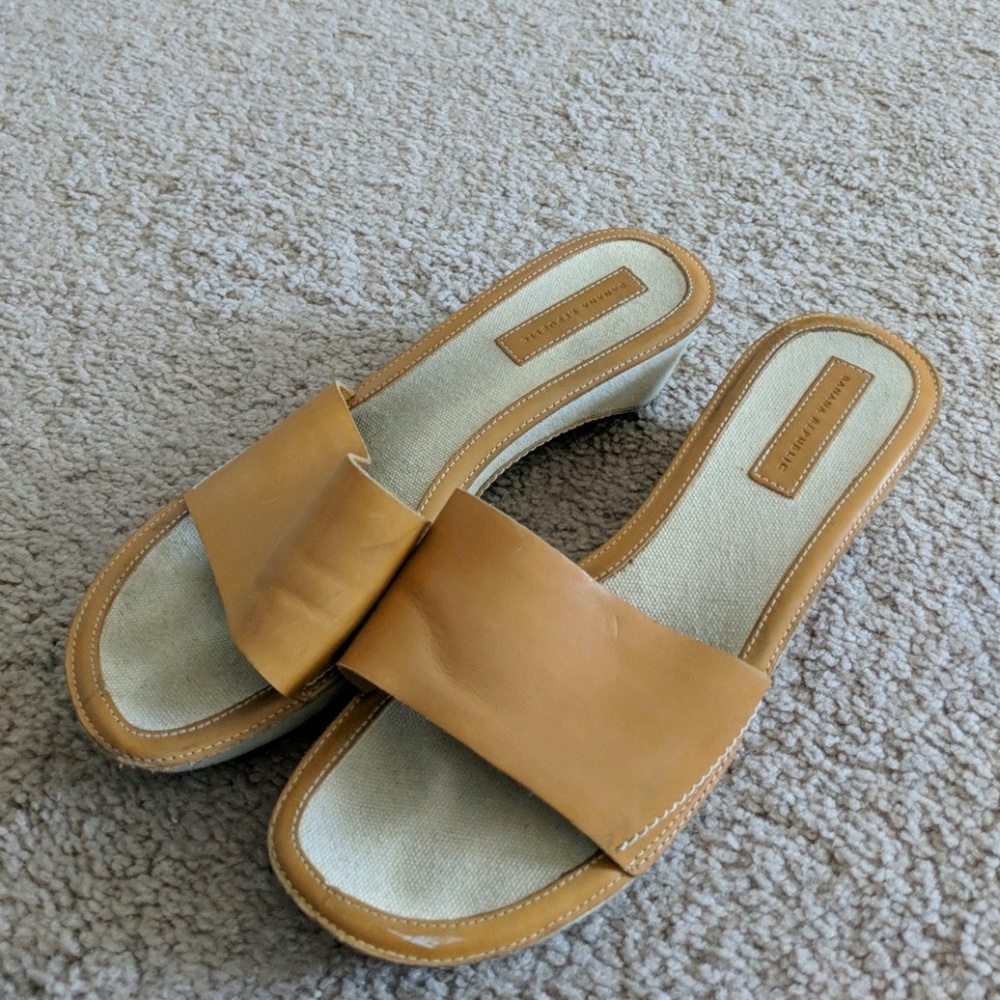 Banana Republic slides